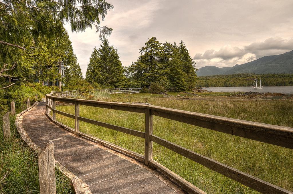 Waters Edge Shoreside Suites Ucluelet Exterior foto