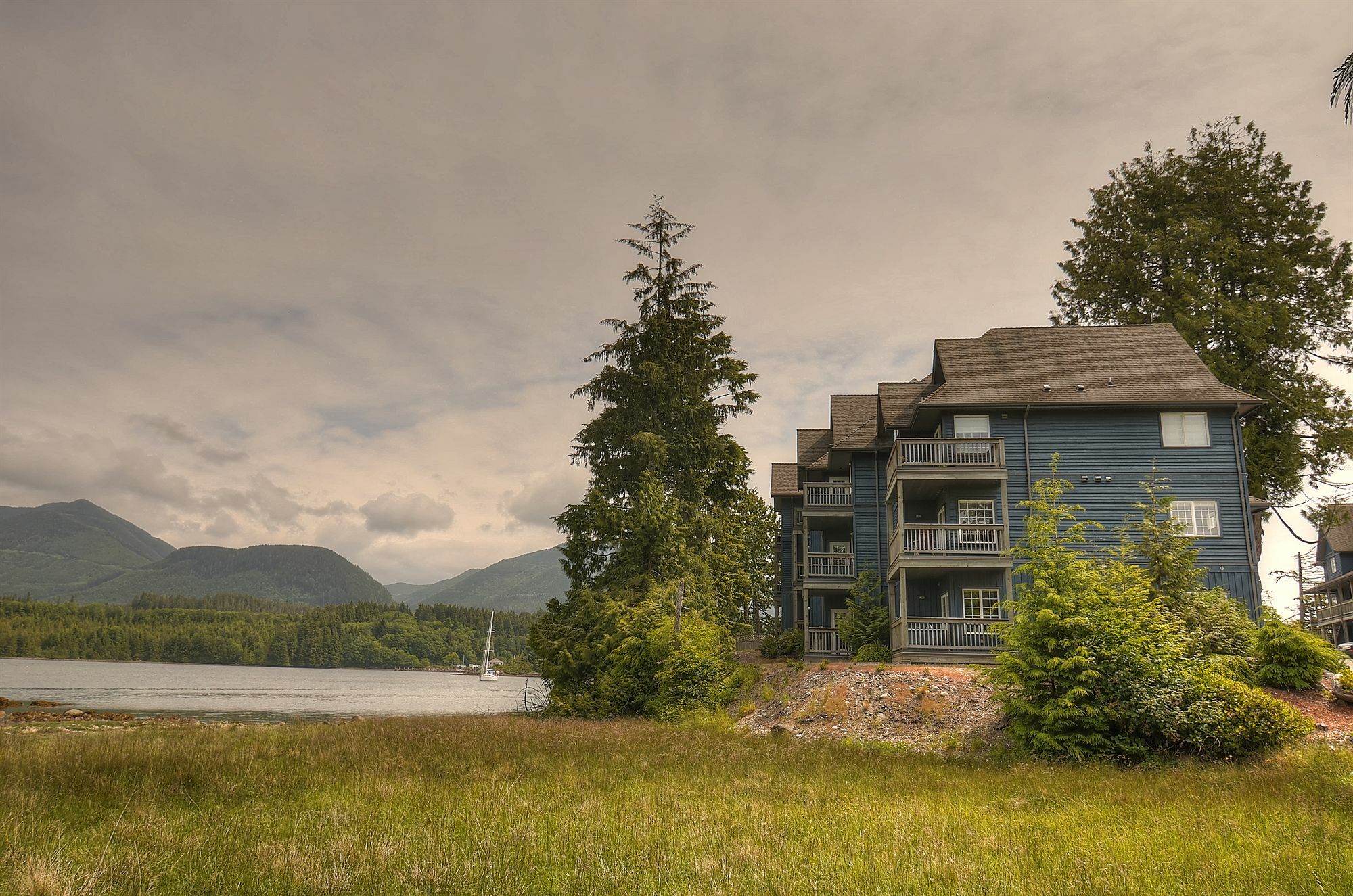 Waters Edge Shoreside Suites Ucluelet Exterior foto